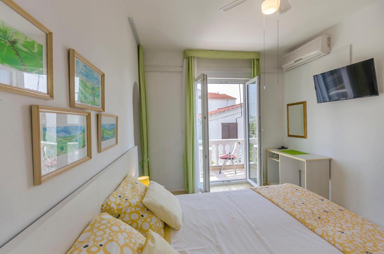 Apartments And Rooms On The Beach Vodice Extérieur photo