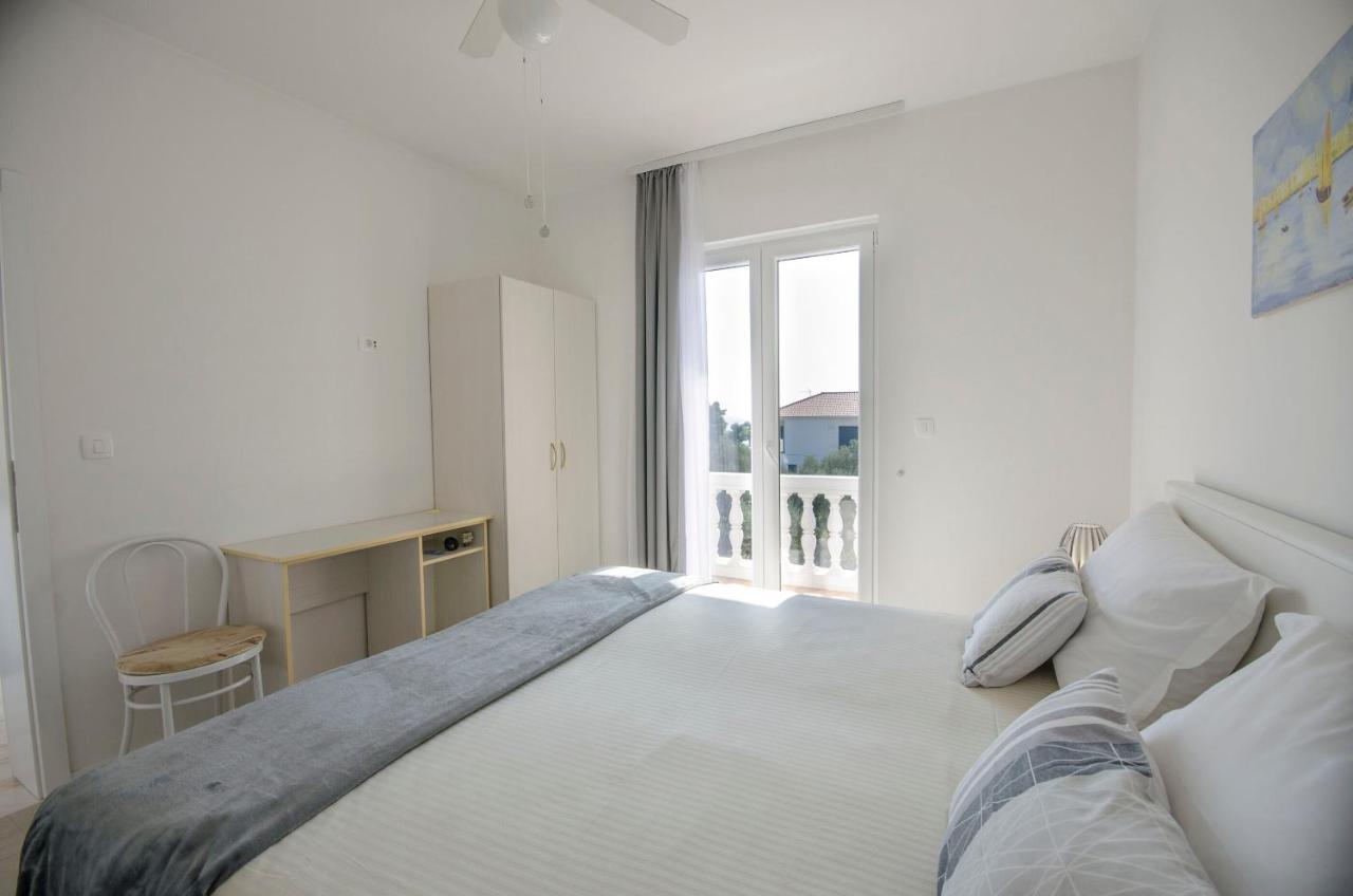 Apartments And Rooms On The Beach Vodice Extérieur photo