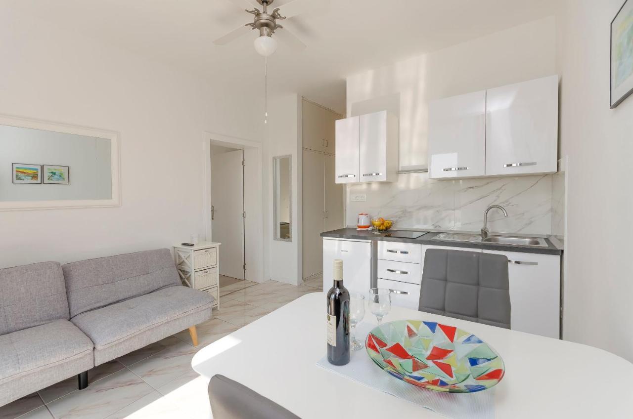 Apartments And Rooms On The Beach Vodice Extérieur photo