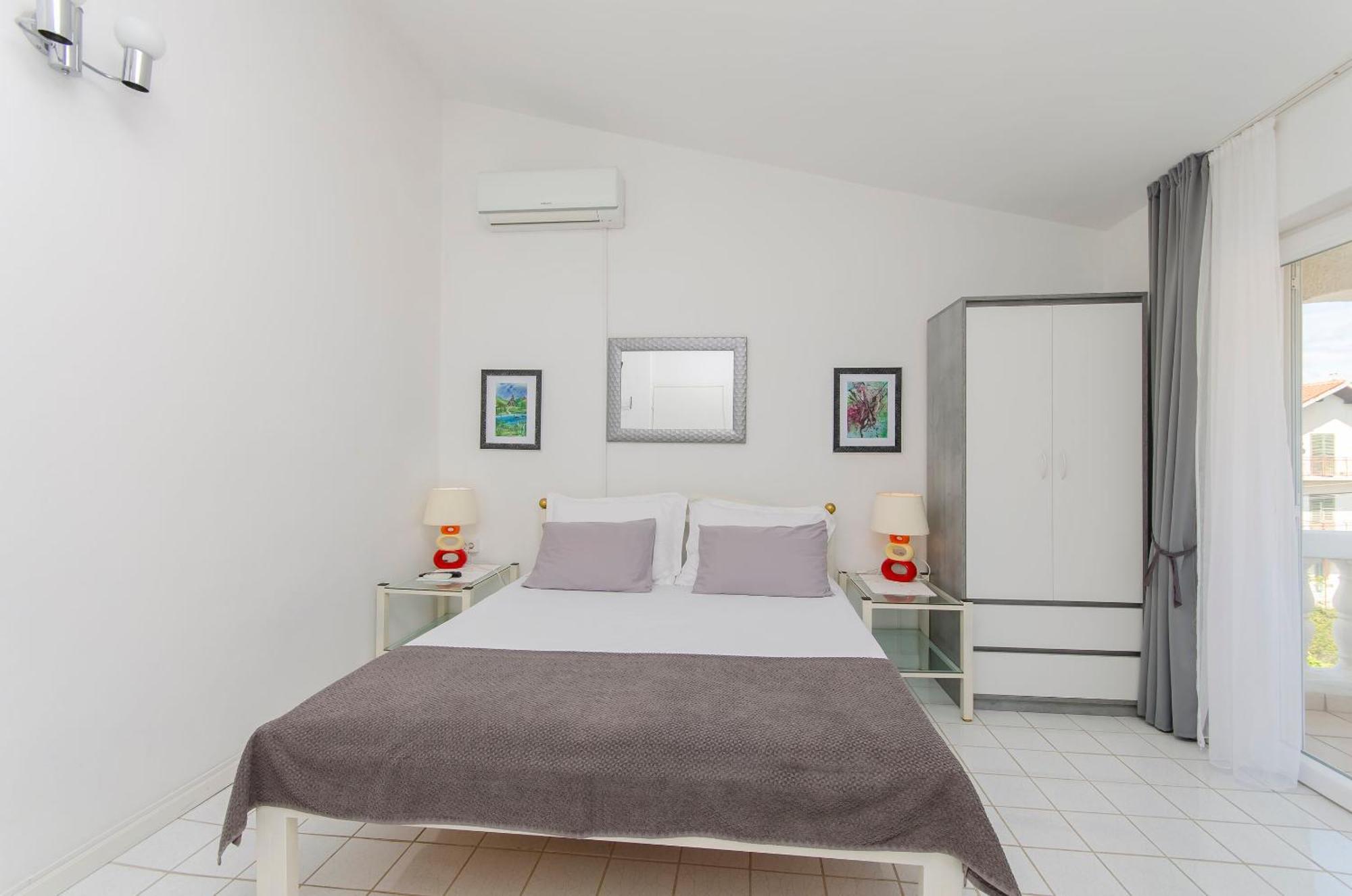 Apartments And Rooms On The Beach Vodice Extérieur photo